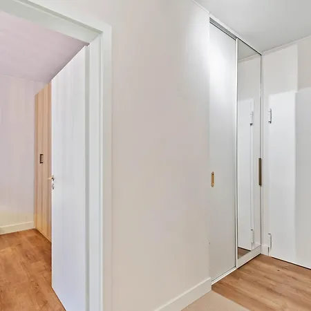 Stylish One-bedroom Near Luxexpo And Eu Institutions Apartment